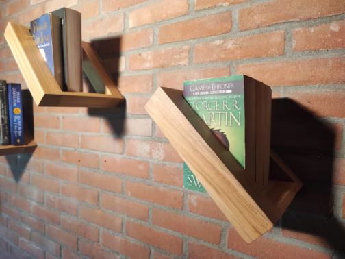 Sfeerfoto van enkele Teakline S boekenplanken met boeken
